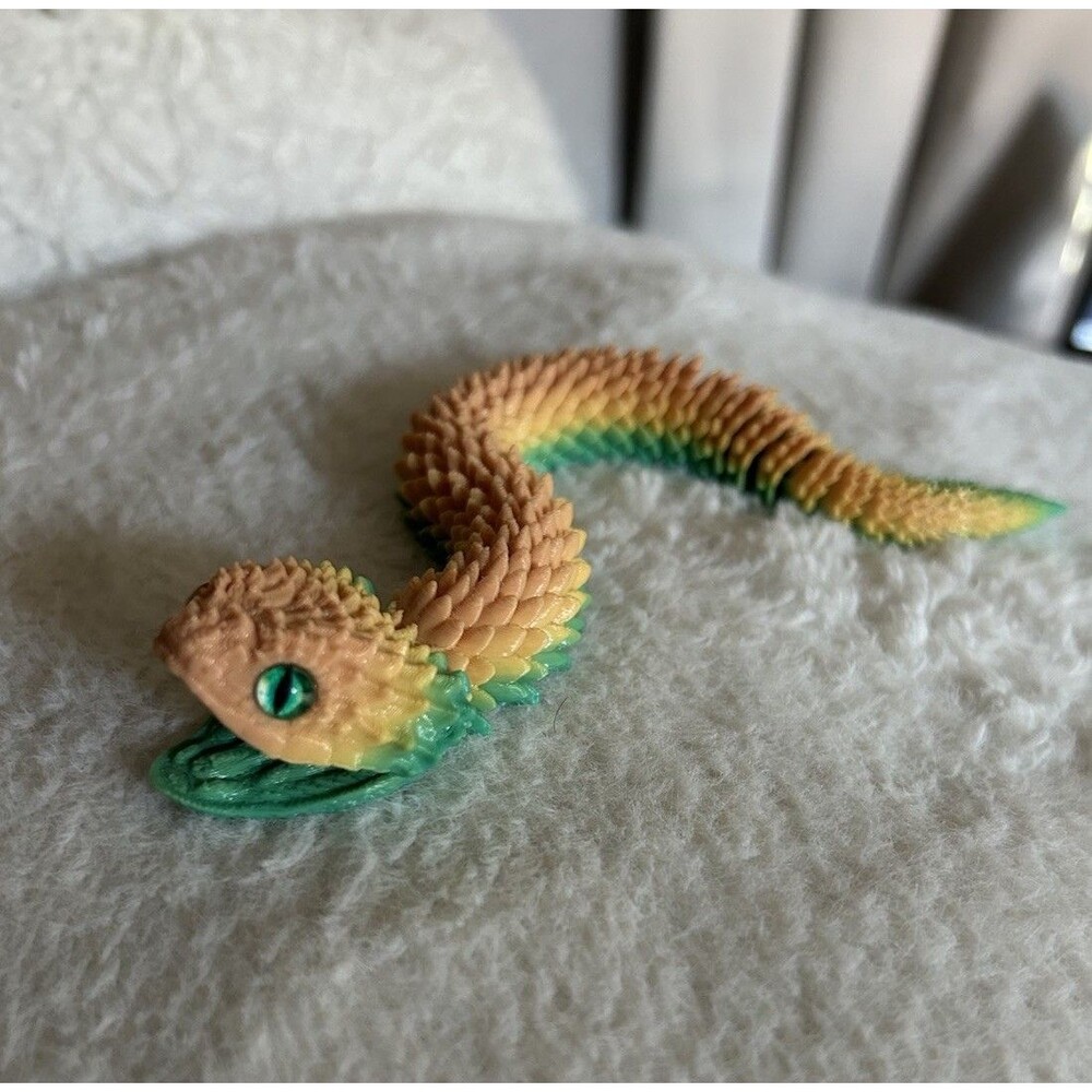 3D Printed Articulated Ombre Viper Snake. Fidget Toy.